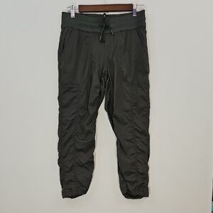 The North Face Aphrodite 2.0 Capri Pants | Olive Green | Women's S/P Regular